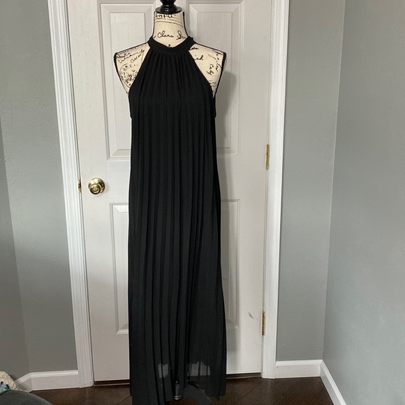 Dresses & Skirts - Beautiful pleated black gown